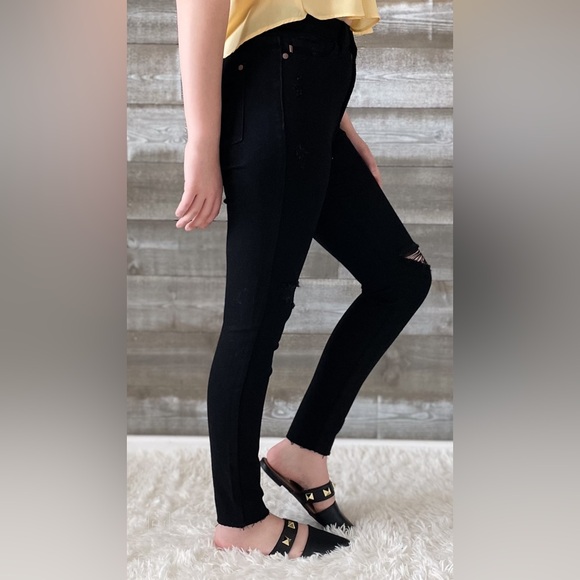 judy blue black skinny jeans heavy distressing raw hem JB88562REG BK - Picture 10 of 16